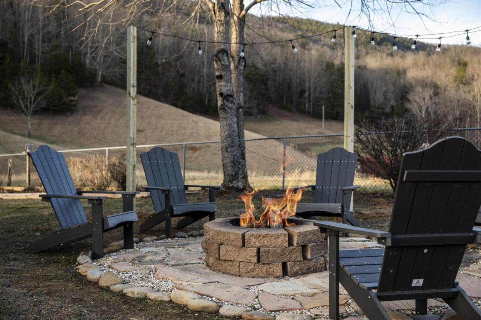 Hidden Star Hideaway-Blackberry Farm-Smoky Mtn Nat Park-Hot Tub- Fire Pit- Fenced Yard- Pet Friendly Walland Dış mekan fotoğraf