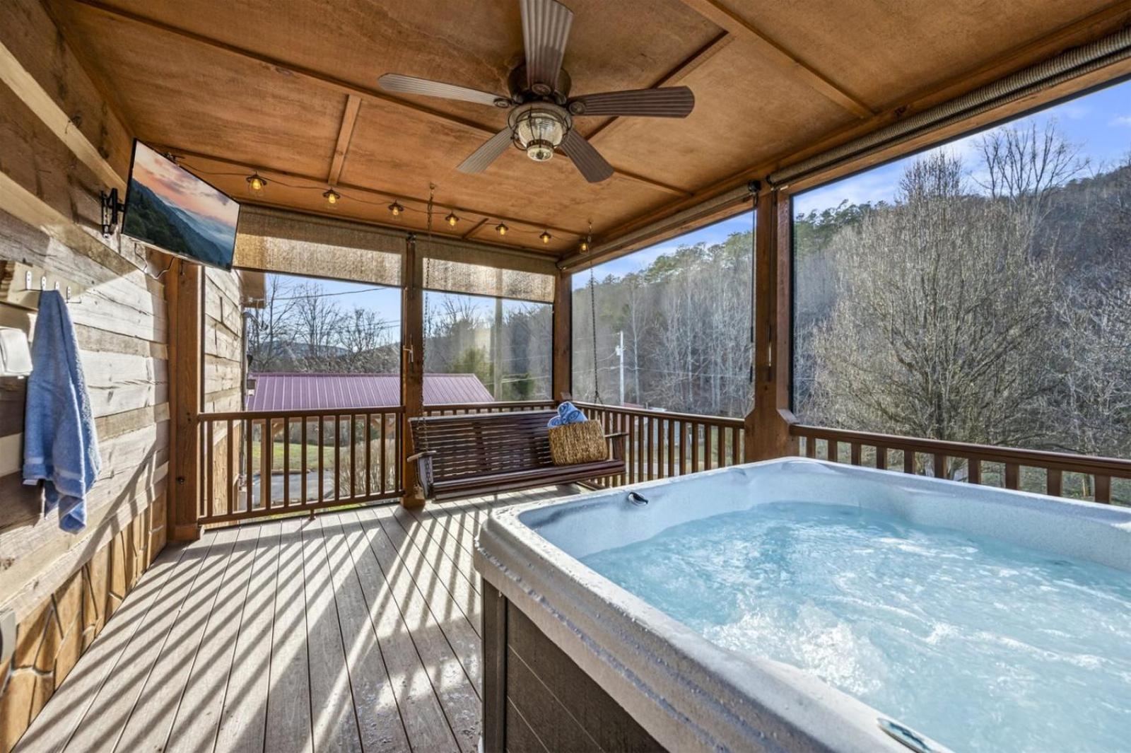 Hidden Star Hideaway-Blackberry Farm-Smoky Mtn Nat Park-Hot Tub- Fire Pit- Fenced Yard- Pet Friendly Walland Dış mekan fotoğraf