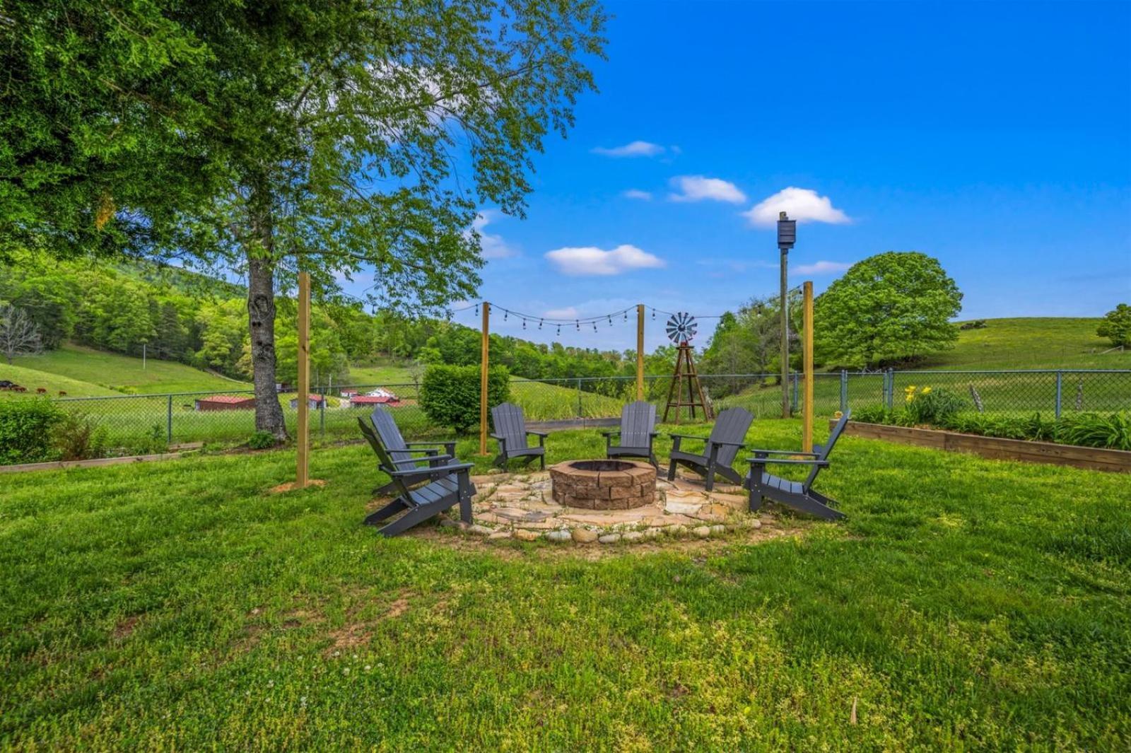 Hidden Star Hideaway-Blackberry Farm-Smoky Mtn Nat Park-Hot Tub- Fire Pit- Fenced Yard- Pet Friendly Walland Dış mekan fotoğraf