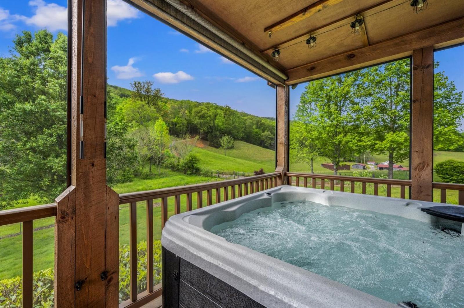 Hidden Star Hideaway-Blackberry Farm-Smoky Mtn Nat Park-Hot Tub- Fire Pit- Fenced Yard- Pet Friendly Walland Dış mekan fotoğraf